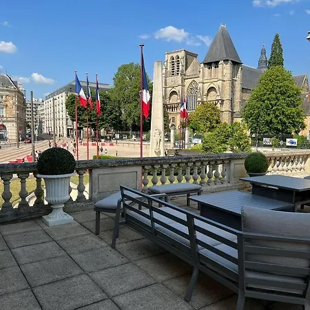 Avec Garage 2 Places Centre-ville Du Mans Proche Tram Circuit فيلة *